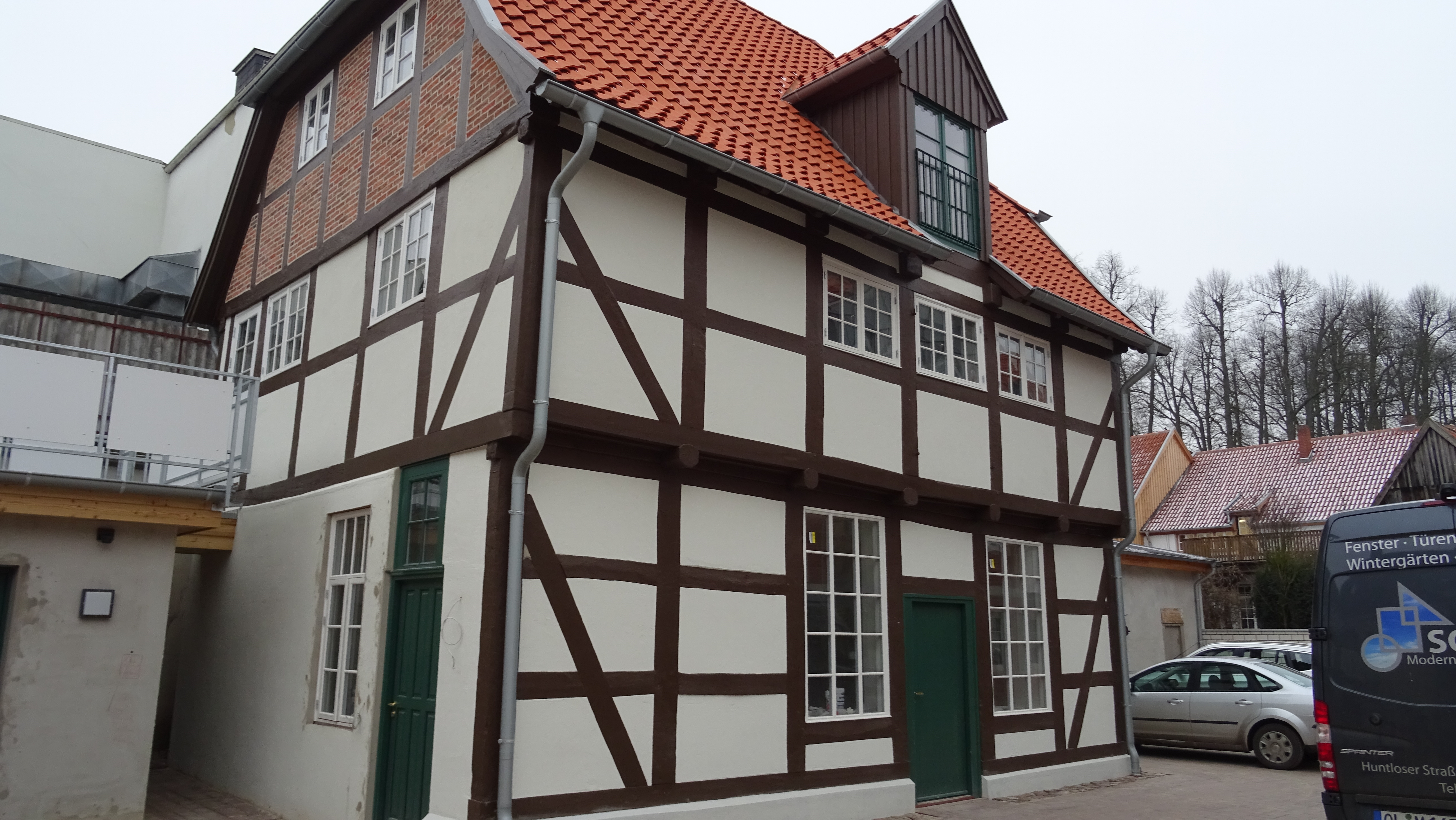 Denkmalgeschütztes Fachwerkhaus mit dänischen Holzfenstern von Fecon Nordwest.