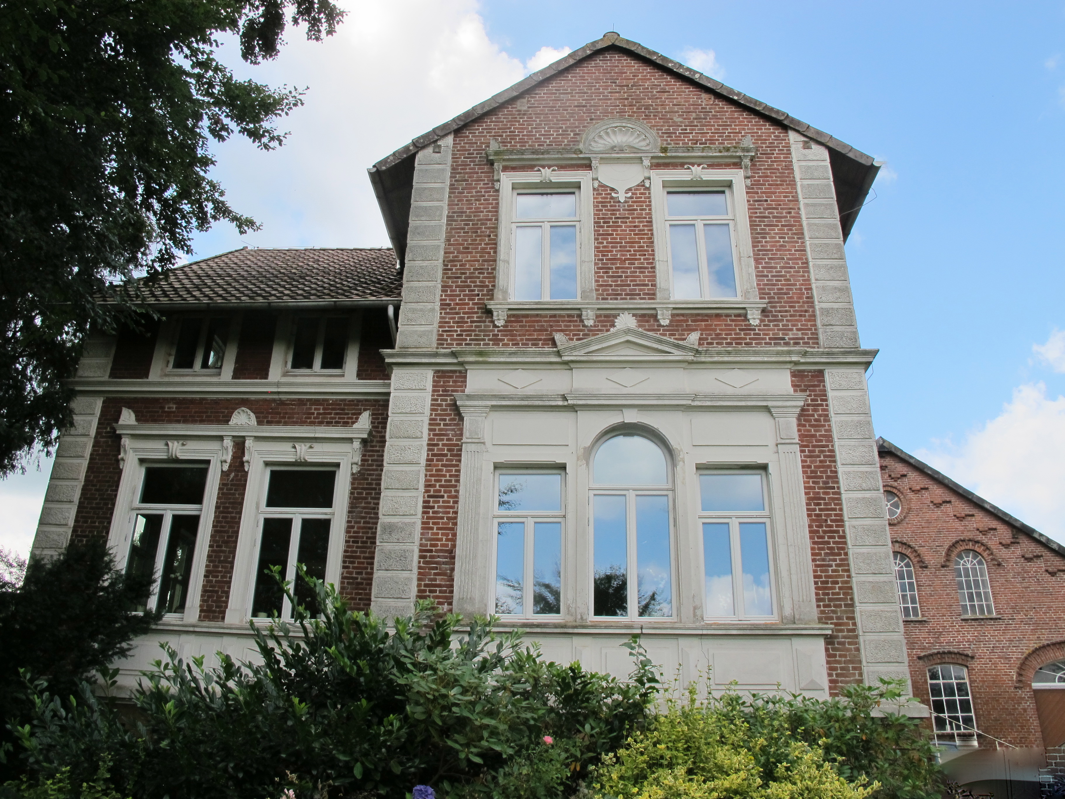 Historisches Landhaus mit dänischen Warmfenstern von Fecon Nordwest.