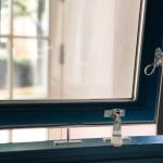 Topgehängter Flügel mit Ausstellstange und Anwerfern