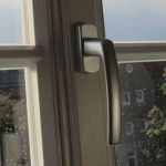 Standardgriff - einwärts öffnendes Fenster