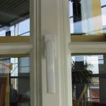 Standardgriff weiß - einwärts öffnendes Fenster
